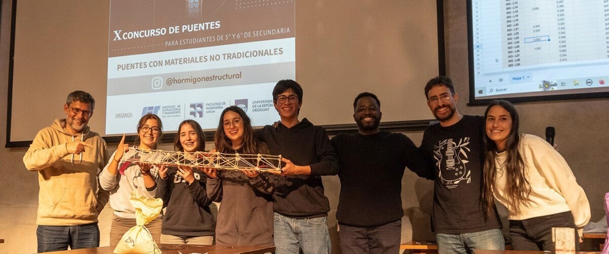 Ganadores del primer concurso de puentes para estudiantes de Secundaria organizado por Facultad de Ingeniería